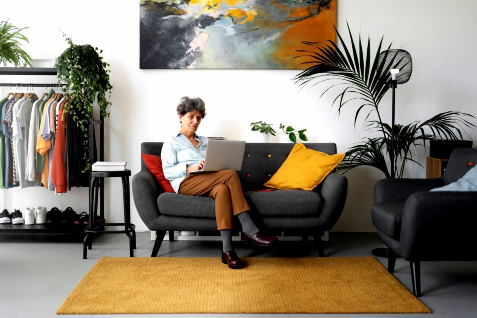 Équipe analysant des rapports financiers